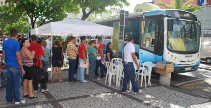 Atendimento do ônibus do TRE no Centro de Fortaleza