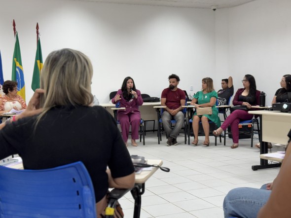 Registro fotográfico feito durante o evento Viva Mulher, em Juazeiro do Norte. Nele, um outro ân...